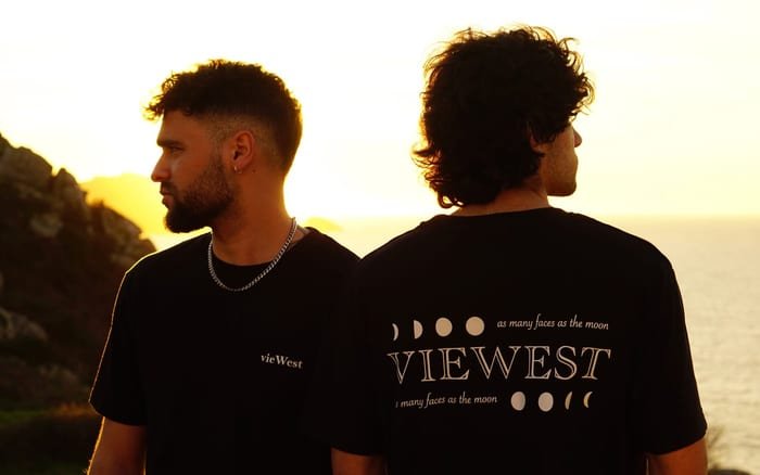 Lookbook de Viewest al atardecer